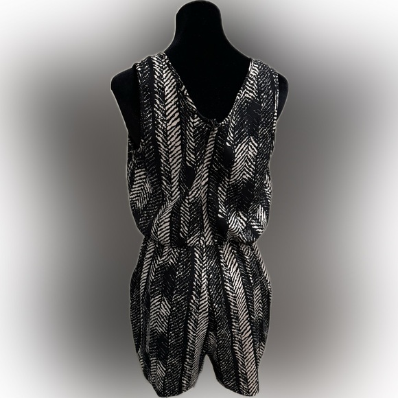 Black and White Romper // Mint Green // Size S // Bohemian Pattern - Picture 5 of 11